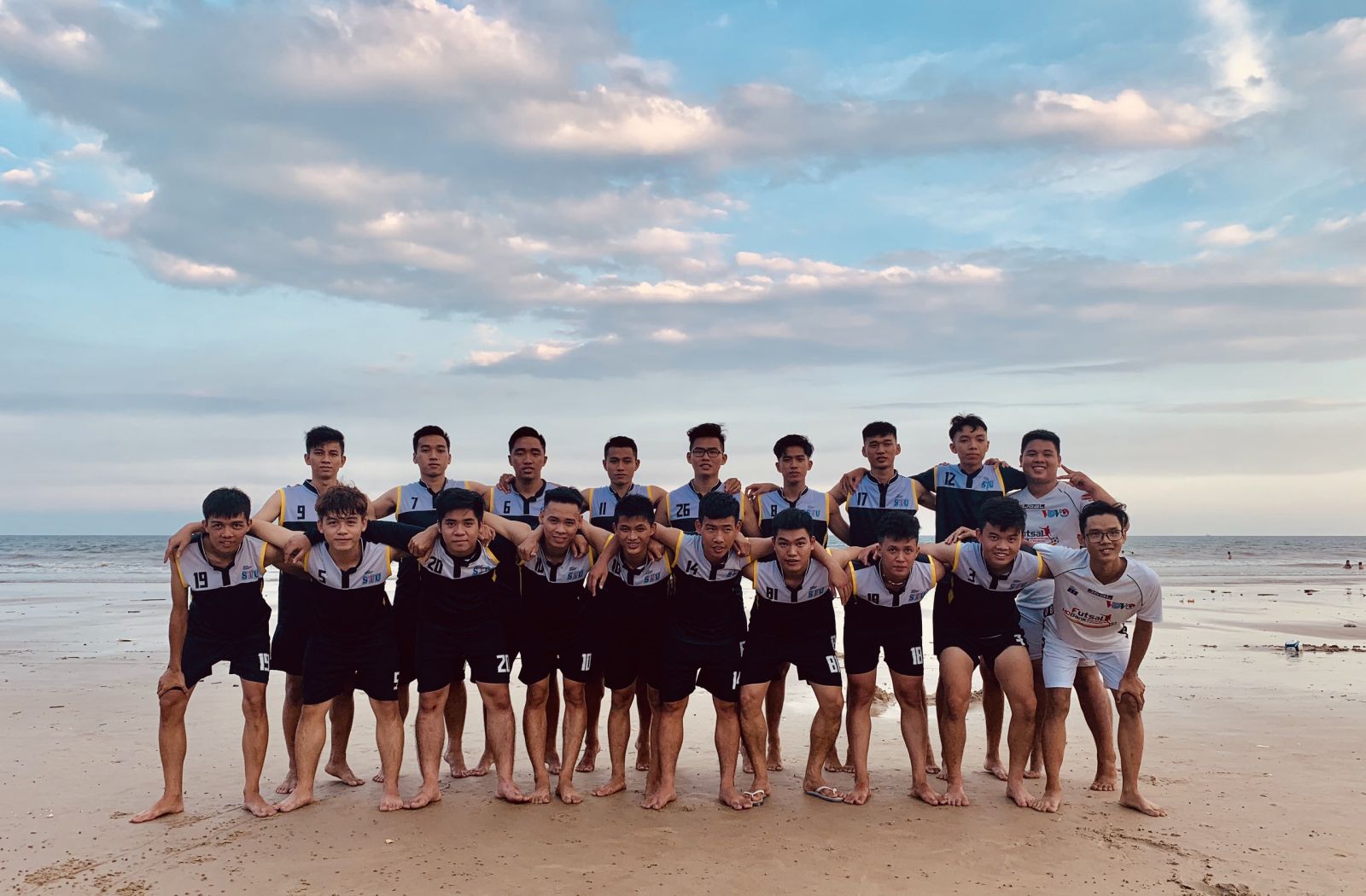Tham gia trò chơi tại bãi biển